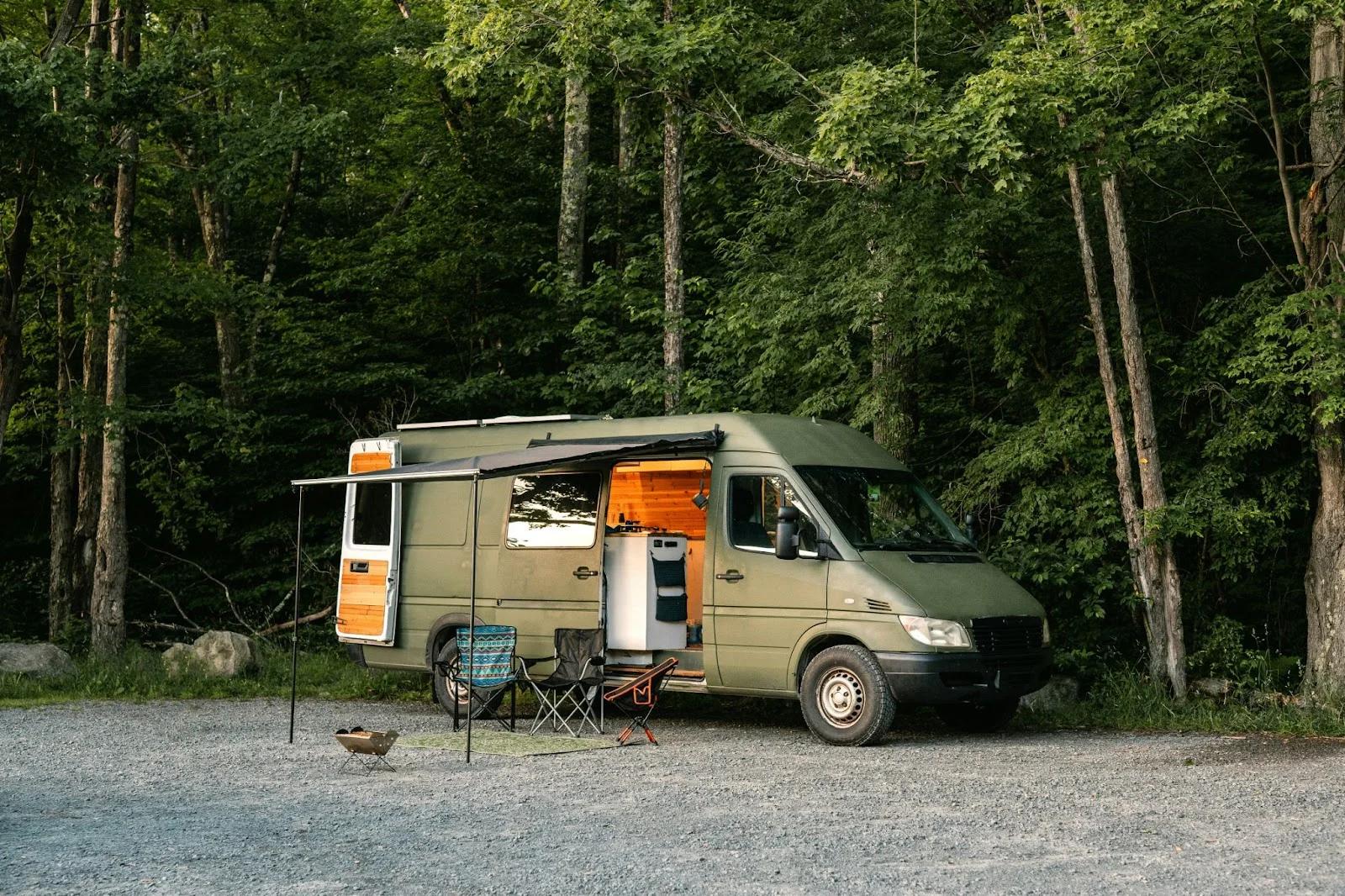 Top Uses for Storage Containers When Living on the Road